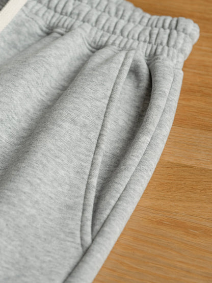 26 Loose straight-leg pants